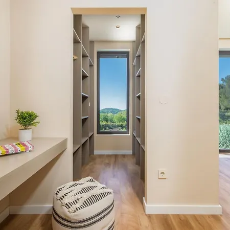 Lumi - With Private Pool, Sauna, Outdoor Jacuzzi, Fitness Room, Table Tennis וילה