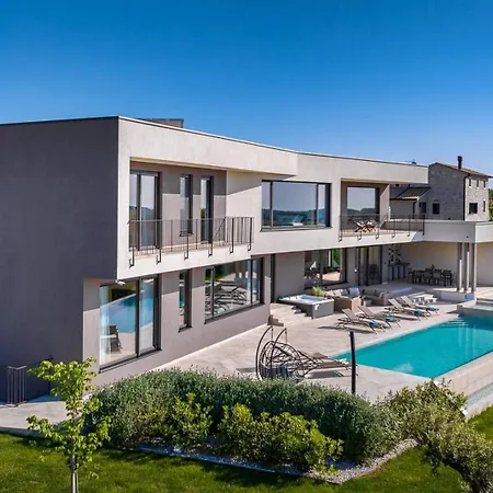 Lumi - With Private Pool, Sauna, Outdoor Jacuzzi, Fitness Room, Table Tennis וילה Dračevac
