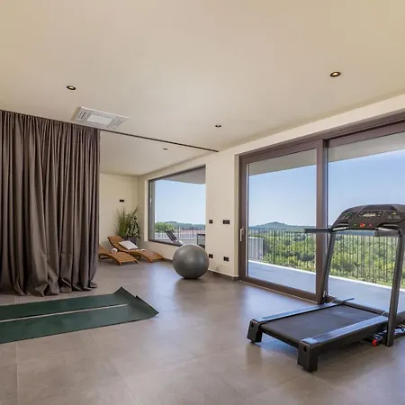 וילה Lumi - With Private Pool, Sauna, Outdoor Jacuzzi, Fitness Room, Table Tennis