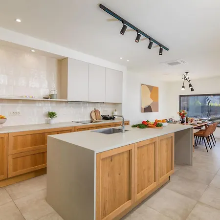 Lumi - With Private Pool, Sauna, Outdoor Jacuzzi, Fitness Room, Table Tennis וילה *