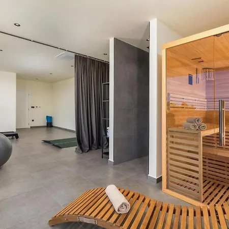 Lumi - With Private Pool, Sauna, Outdoor Jacuzzi, Fitness Room, Table Tennis Dračevac