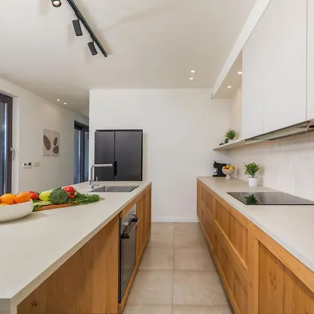 וילה Lumi - With Private Pool, Sauna, Outdoor Jacuzzi, Fitness Room, Table Tennis