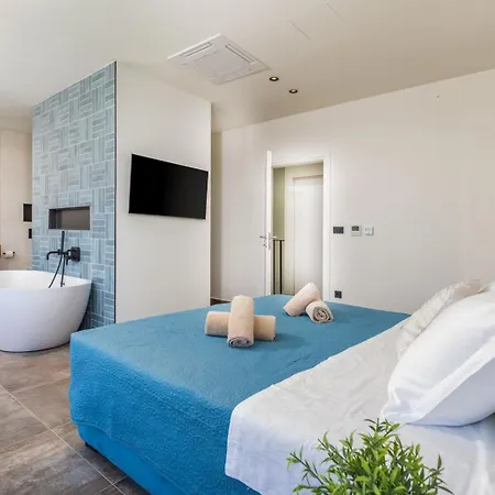 Lumi - With Private Pool, Sauna, Outdoor Jacuzzi, Fitness Room, Table Tennis וילה *