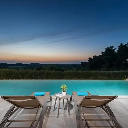 Lumi - With Private Pool, Sauna, Outdoor Jacuzzi, Fitness Room, Table Tennis וילה Dračevac