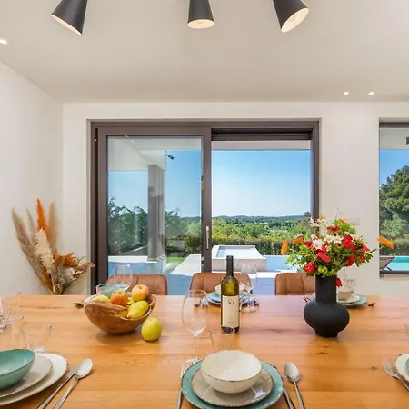 Lumi - With Private Pool, Sauna, Outdoor Jacuzzi, Fitness Room, Table Tennis *