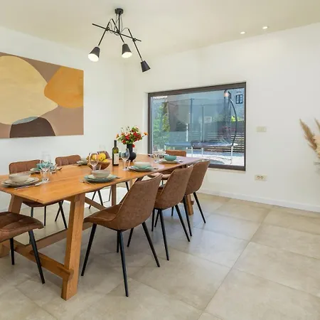 Lumi - With Private Pool, Sauna, Outdoor Jacuzzi, Fitness Room, Table Tennis וילה