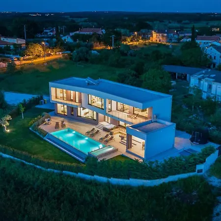 Lumi - With Private Pool, Sauna, Outdoor Jacuzzi, Fitness Room, Table Tennis Dračevac