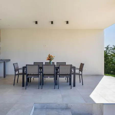 וילה Lumi - With Private Pool, Sauna, Outdoor Jacuzzi, Fitness Room, Table Tennis