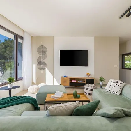 וילה Lumi - With Private Pool, Sauna, Outdoor Jacuzzi, Fitness Room, Table Tennis *