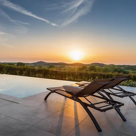 Lumi - With Private Pool, Sauna, Outdoor Jacuzzi, Fitness Room, Table Tennis וילה Dračevac