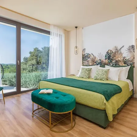 Lumi - With Private Pool, Sauna, Outdoor Jacuzzi, Fitness Room, Table Tennis * Dračevac