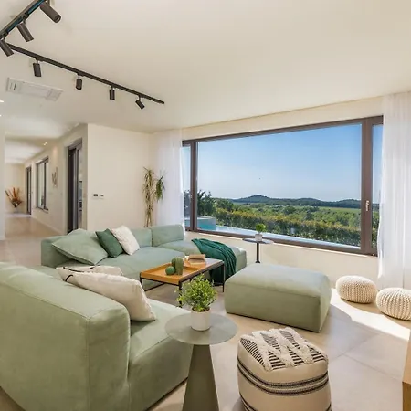 וילה Lumi - With Private Pool, Sauna, Outdoor Jacuzzi, Fitness Room, Table Tennis