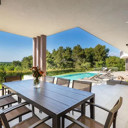 Lumi - With Private Pool, Sauna, Outdoor Jacuzzi, Fitness Room, Table Tennis *