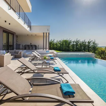 וילה Lumi - With Private Pool, Sauna, Outdoor Jacuzzi, Fitness Room, Table Tennis