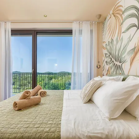Lumi - With Private Pool, Sauna, Outdoor Jacuzzi, Fitness Room, Table Tennis וילה Dračevac