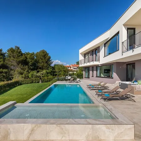 Lumi - With Private Pool, Sauna, Outdoor Jacuzzi, Fitness Room, Table Tennis וילה