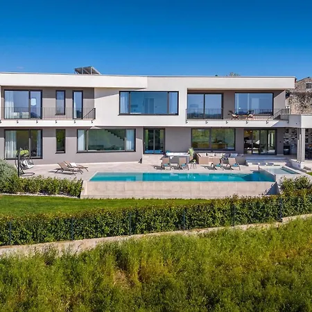 Lumi - With Private Pool, Sauna, Outdoor Jacuzzi, Fitness Room, Table Tennis וילה Dračevac