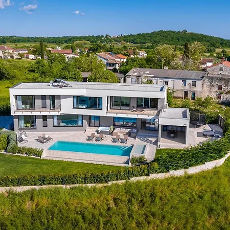 Lumi - With Private Pool, Sauna, Outdoor Jacuzzi, Fitness Room, Table Tennis וילה