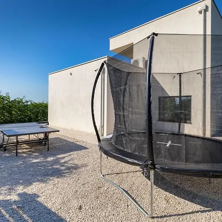 Lumi - With Private Pool, Sauna, Outdoor Jacuzzi, Fitness Room, Table Tennis Dračevac